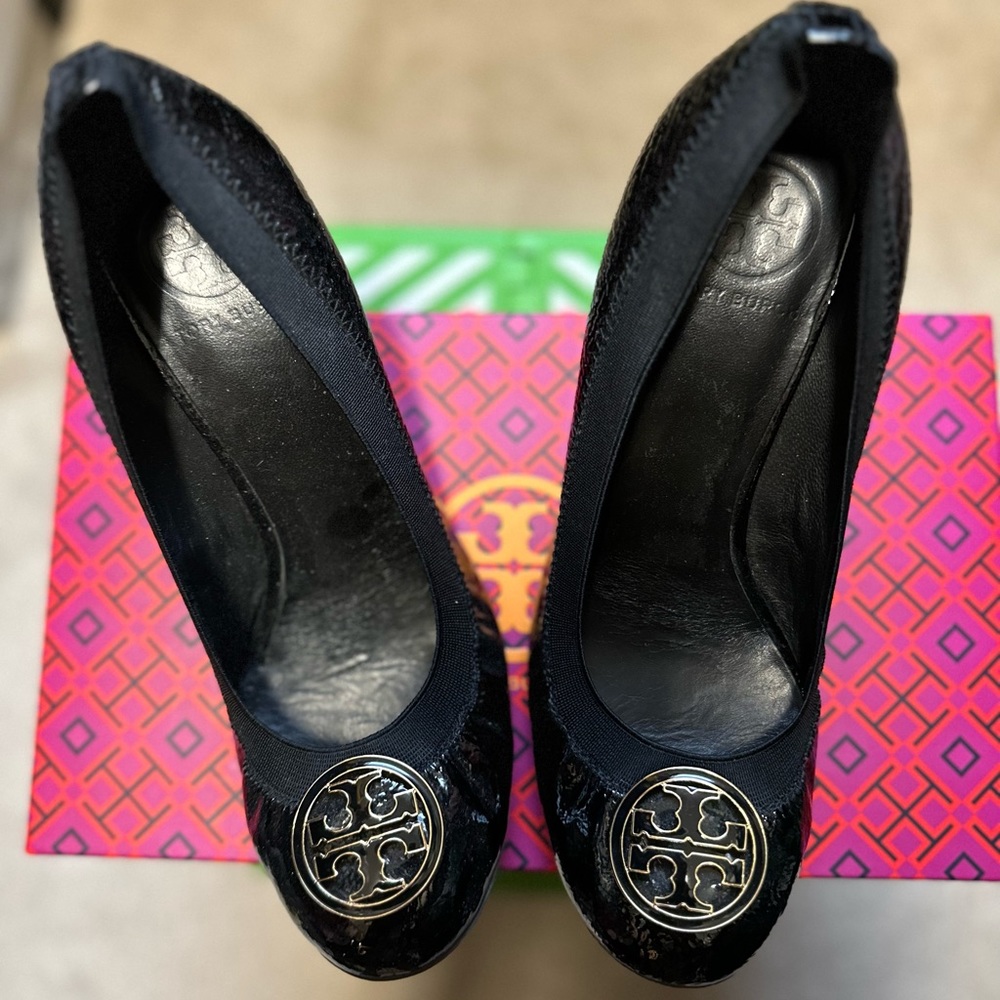 Tory Burch Size 8 wedge shoes